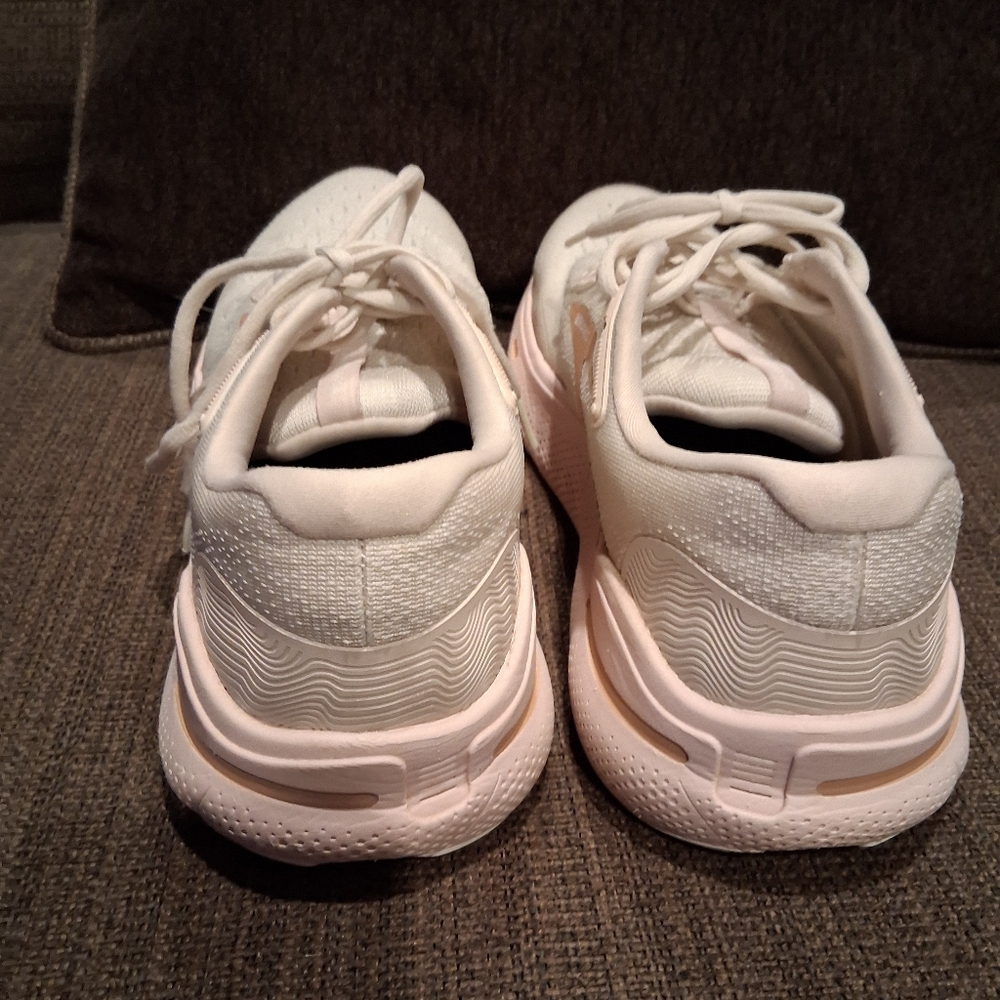 Brooks Ghost Max womens size 10 - Picture 4 of 6